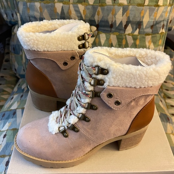 SALE!!! New Jane and the shoe taupe boots lug sole sz 6.5m - Picture 7 of 7